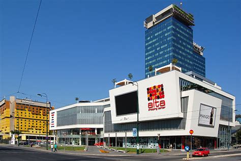 Alta Shopping Center.